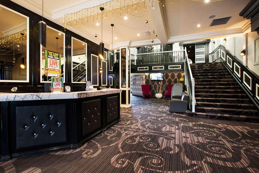 Nightcap At Skyways Hotel Melbourne Interior photo