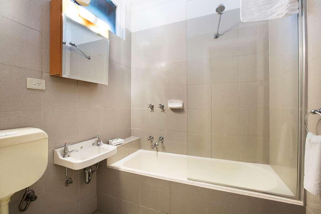 Nightcap At Skyways Hotel Melbourne Room photo