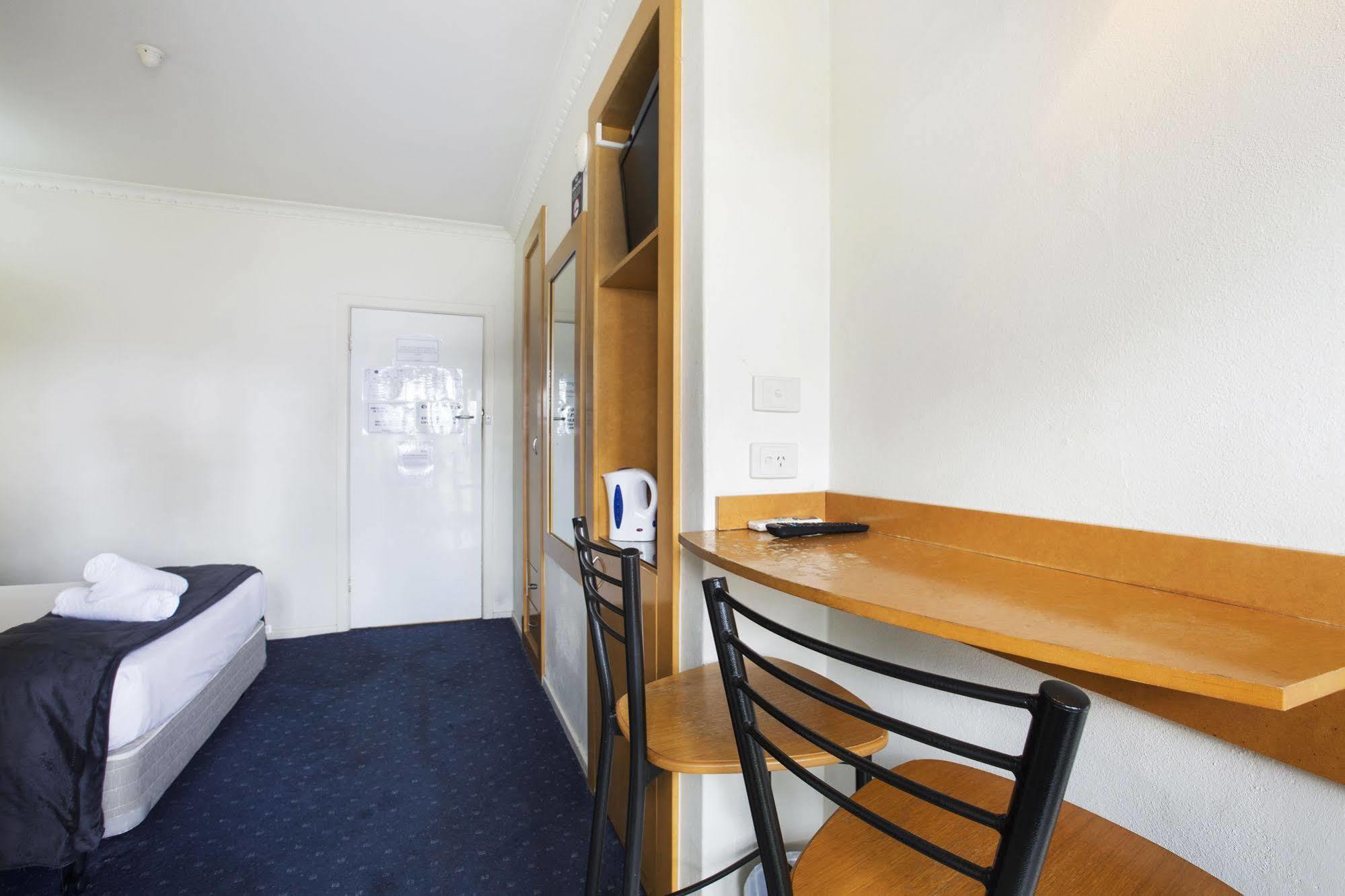 Nightcap At Skyways Hotel Melbourne Exterior photo